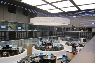 Besuch der Börse Frankfurt – Live aufs Handelsparkett